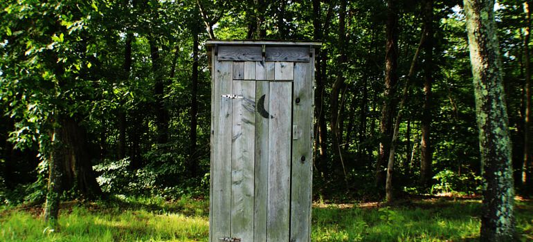 Alternative Toilets for Off Grid Sites with No Septic